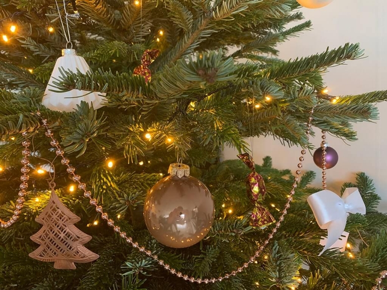 Spot the szaloncukors (by Zsófia)